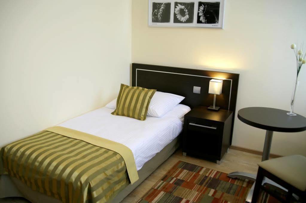 Hotel Safir Poznan Exterior photo